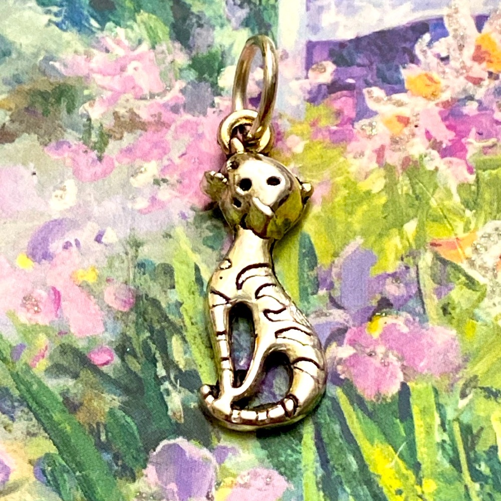 5/$10❤️❤️❤️NEW TIBETAN SILVER CAT CHARM PENDANT